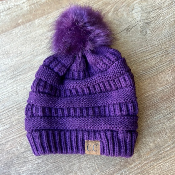 Women’s puff ball beanie - Picture 1 of 3